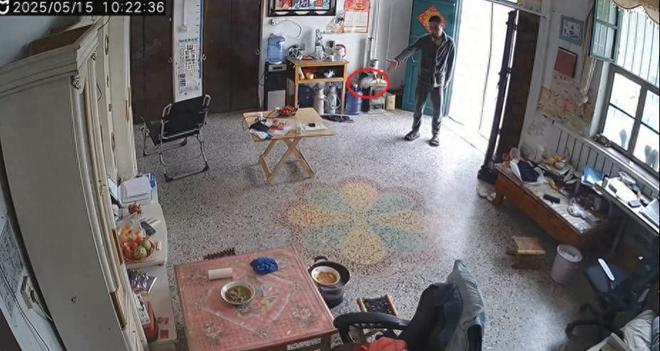 密老公却声称是误会网友表示：教教我麻将胡了网址女子在监控发现老公秘(图13)