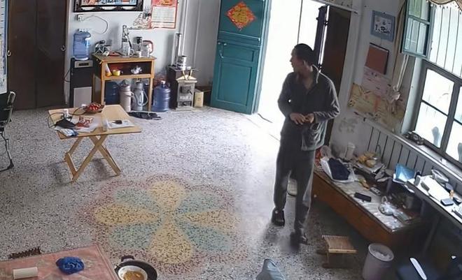 密老公却声称是误会网友表示：教教我麻将胡了网址女子在监控发现老公秘(图15)